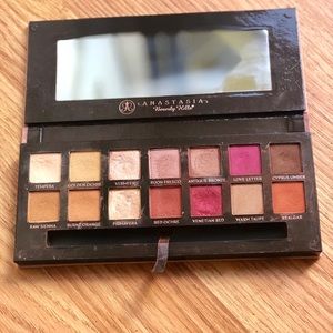 Eyeshadow palette